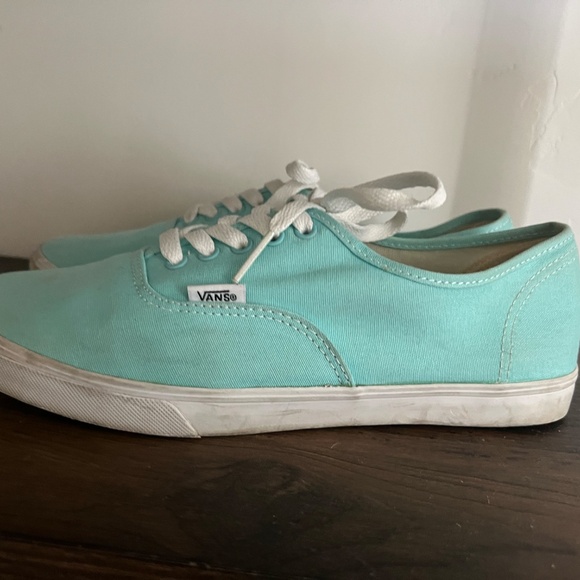 ANS Unisex Authentic Lo Pro Sneakers - Picture 2 of 3